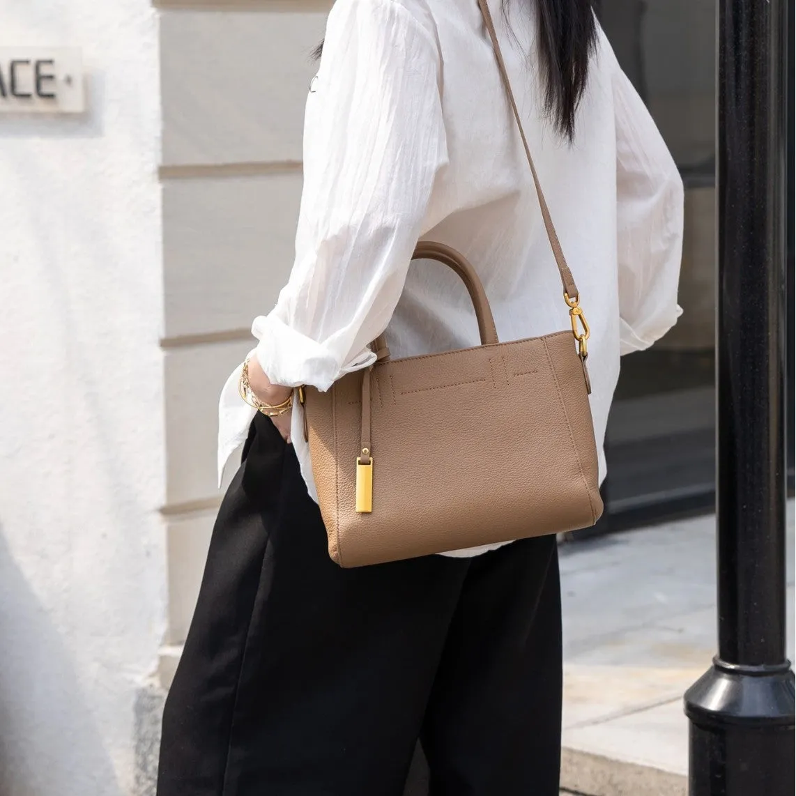 Portable genuine leather women handbag in soft cowhide with horizontal square shape and single strap, available in multiple colours