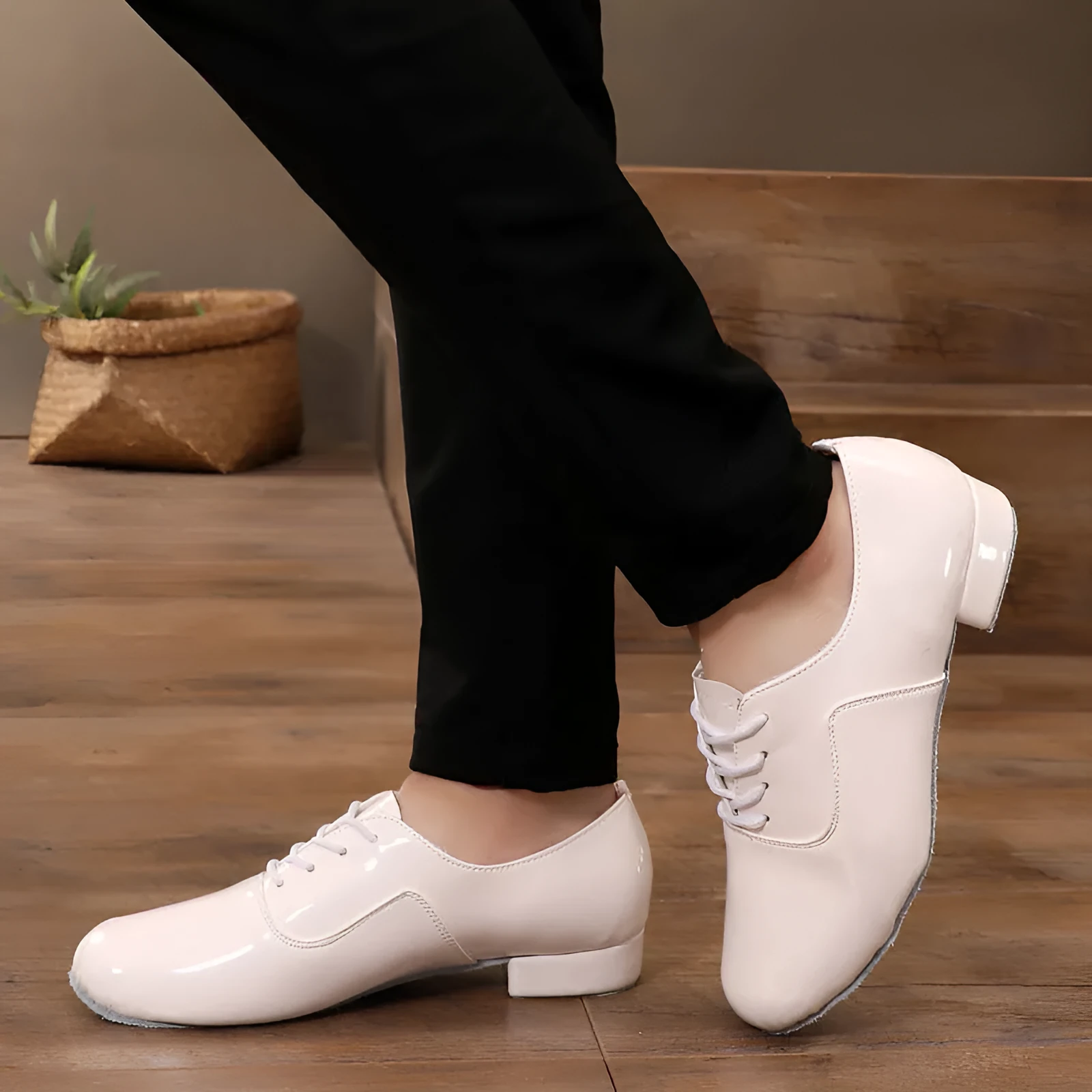Men's black dancing shoes with a calf leather sole for indoor fitness.