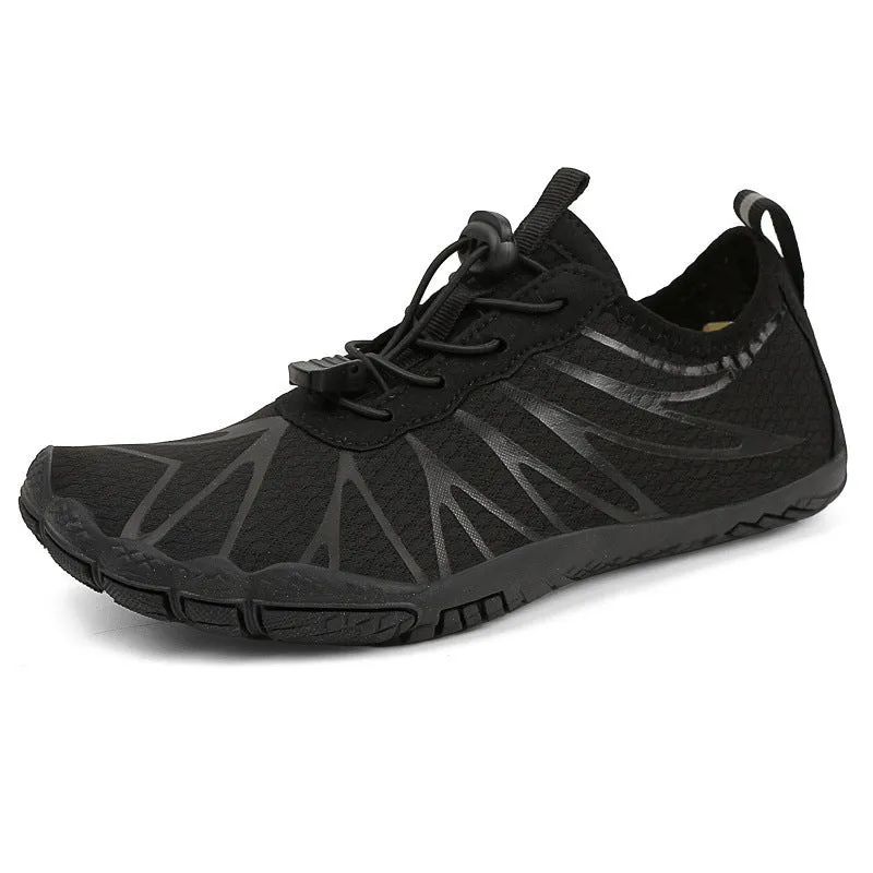 Men's and women's low-top breathable sports running shoes with a rubber sole in various colours