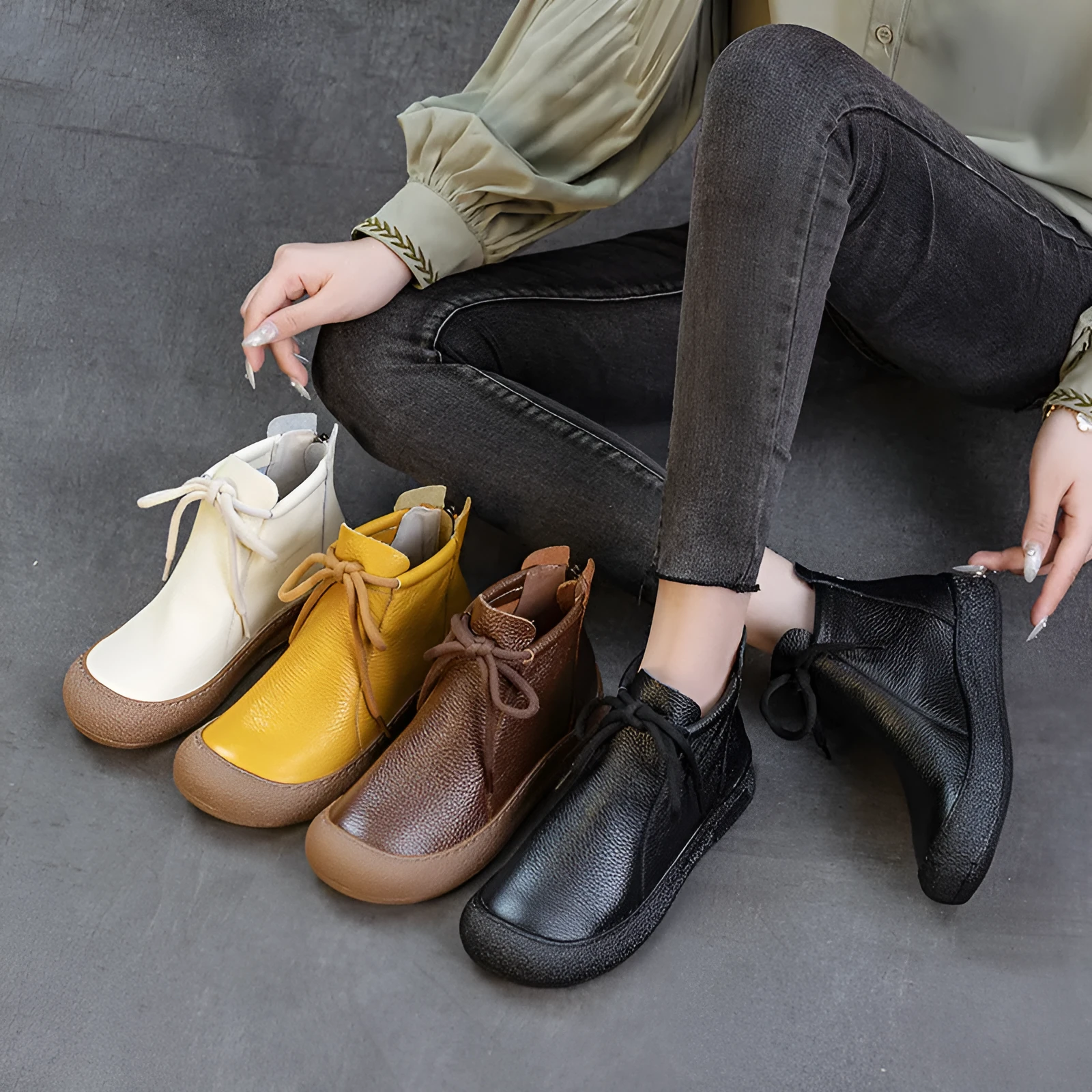 Top-grain cowhide flat-bottomed anti-collision round-toe high-top women's boots, black retro Dr. Martens style lace-up boots