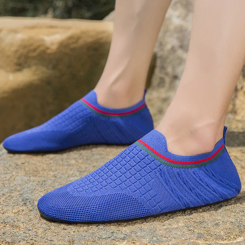 Anti-slip barefoot beach shoes for men with breathable mesh upper in solid colours