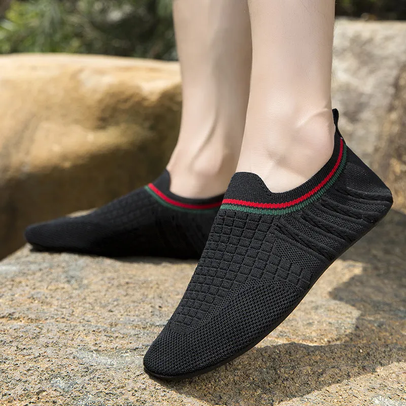 Anti-slip barefoot beach shoes for men with breathable mesh upper in solid colours