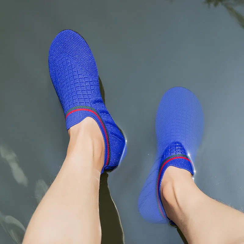 Anti-slip barefoot beach shoes for men with breathable mesh upper in solid colours