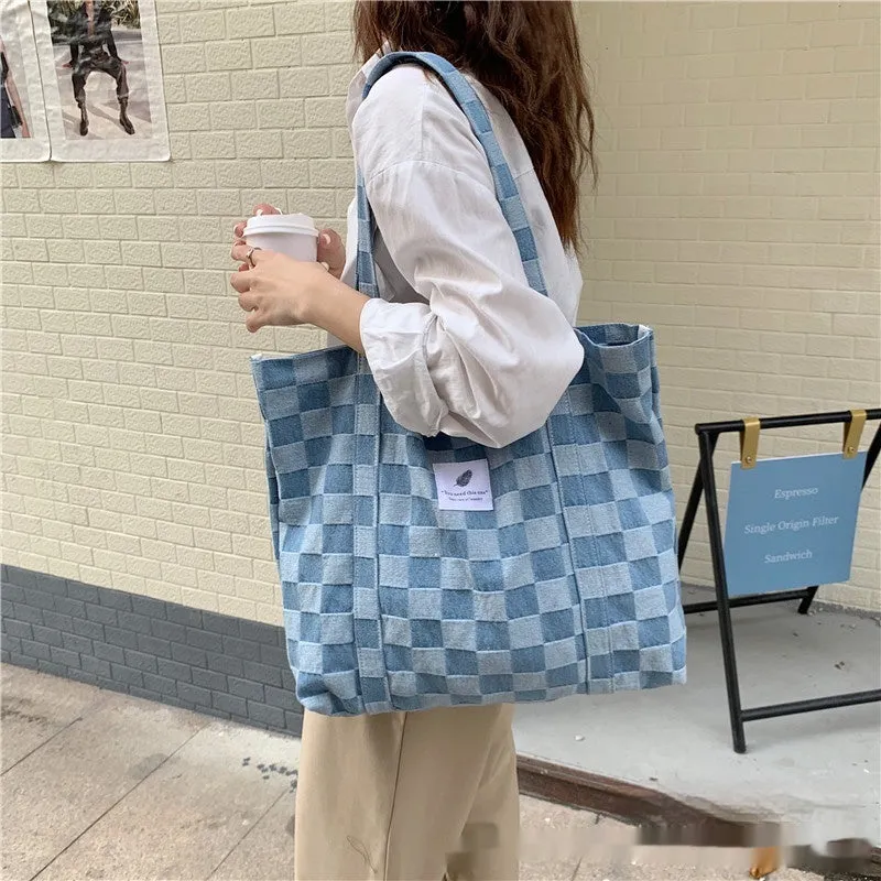 Women's large capacity oxford cloth shoulder bag with a three-dimensional front pocket.