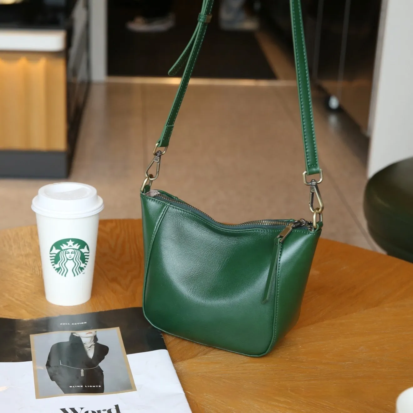 Ladies' top-grain leather handbag in vertical square shape with single strap, 18cm tall, in milk apricot colour
