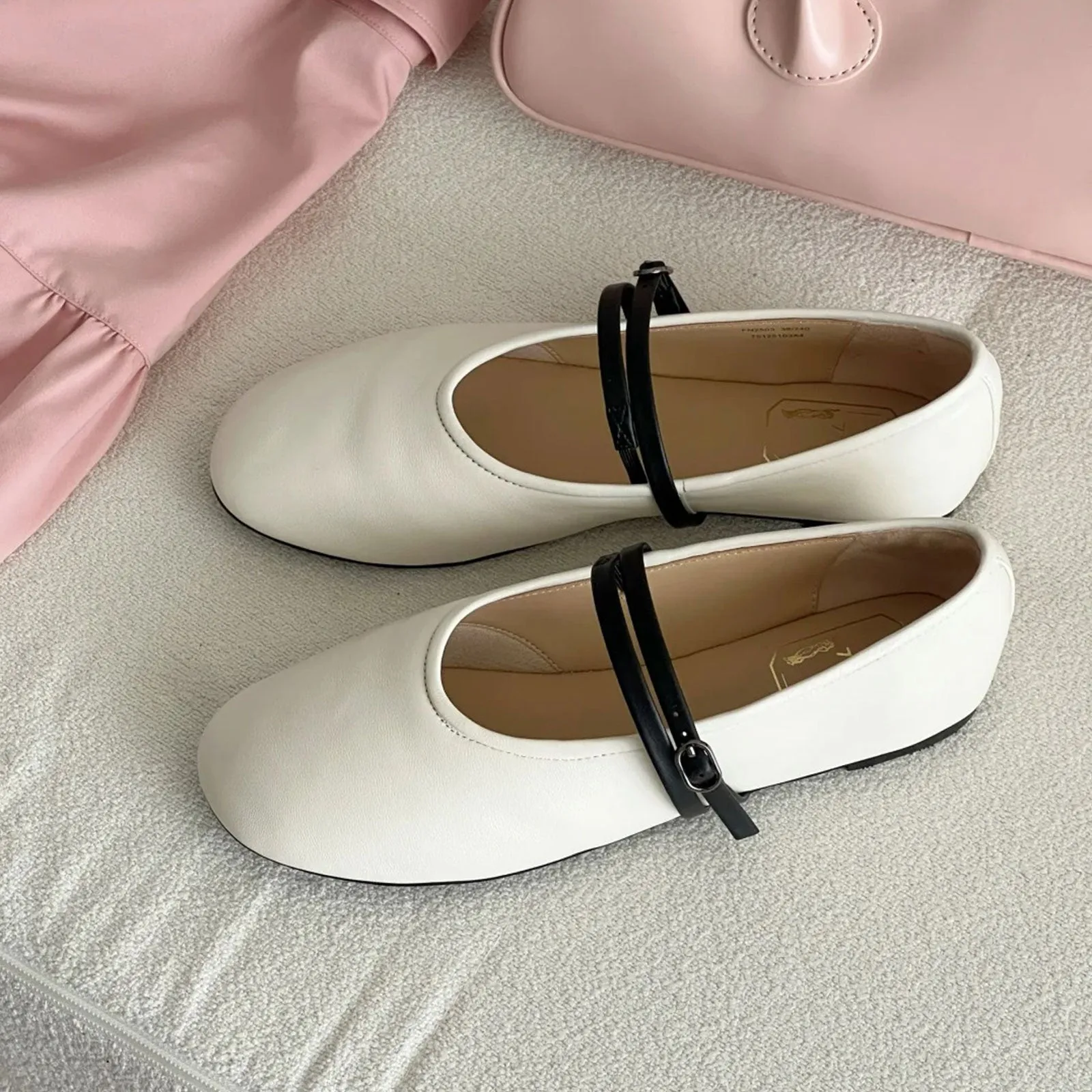 Soft retro Mary Jane shoes round toe shallow mouth black sheepskin low heel buckle fastening