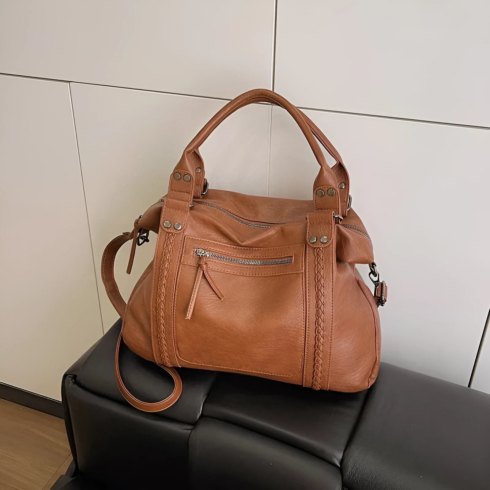 Women's retro trend shoulder crossbody bag in PU leather, black colour, 38x12x25cm, single strap, lightweight 0.6kg