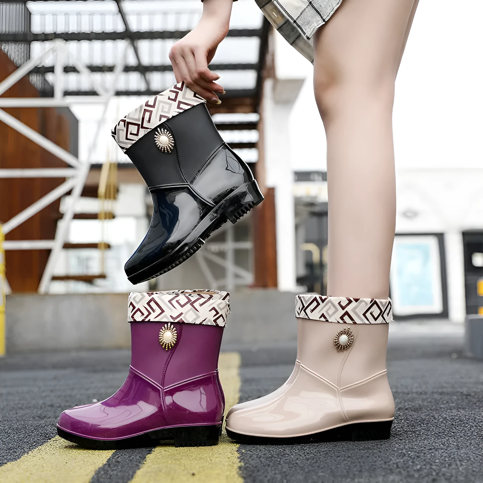 Women's middle tube rain boots with non-slip sole, thickened lining, available in beige black purple sizes 36-40