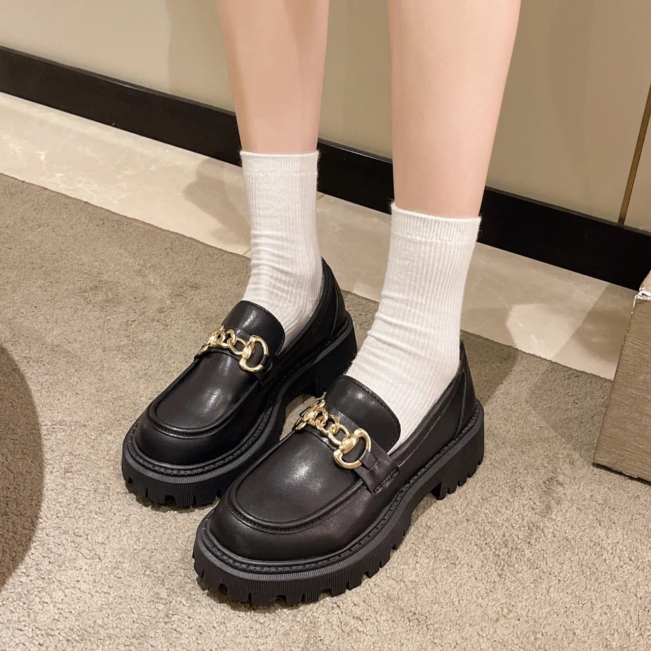 British retro round toe flat shoes for women, PU upper, solid colour, black glossy finish