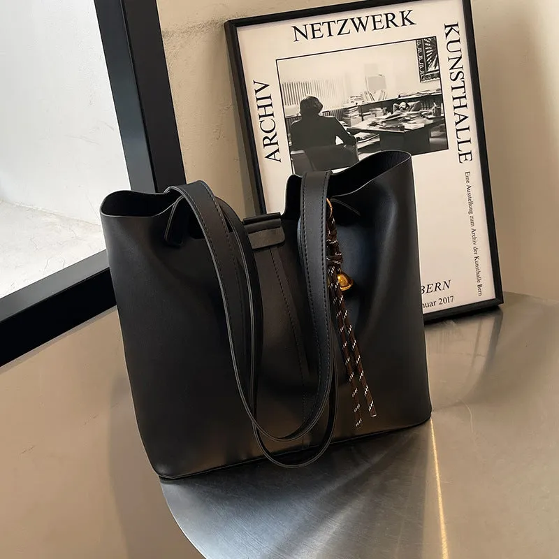 Fashionable PU leather commuter shoulder bag in brown with pendant, horizontal square shape, synthetic leather lining