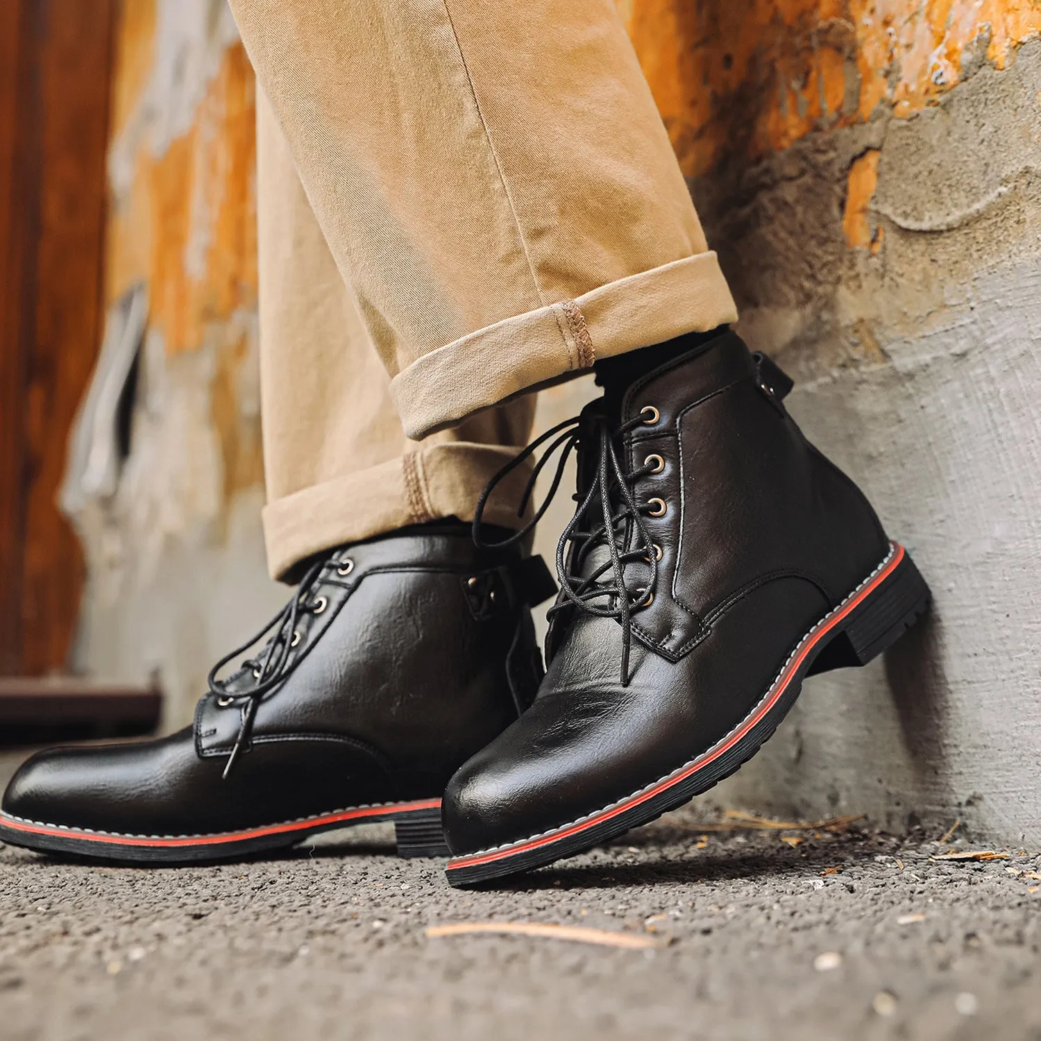 Men's retro lace-up Western boots in brown with embossed artificial PU upper and horseshoe heel