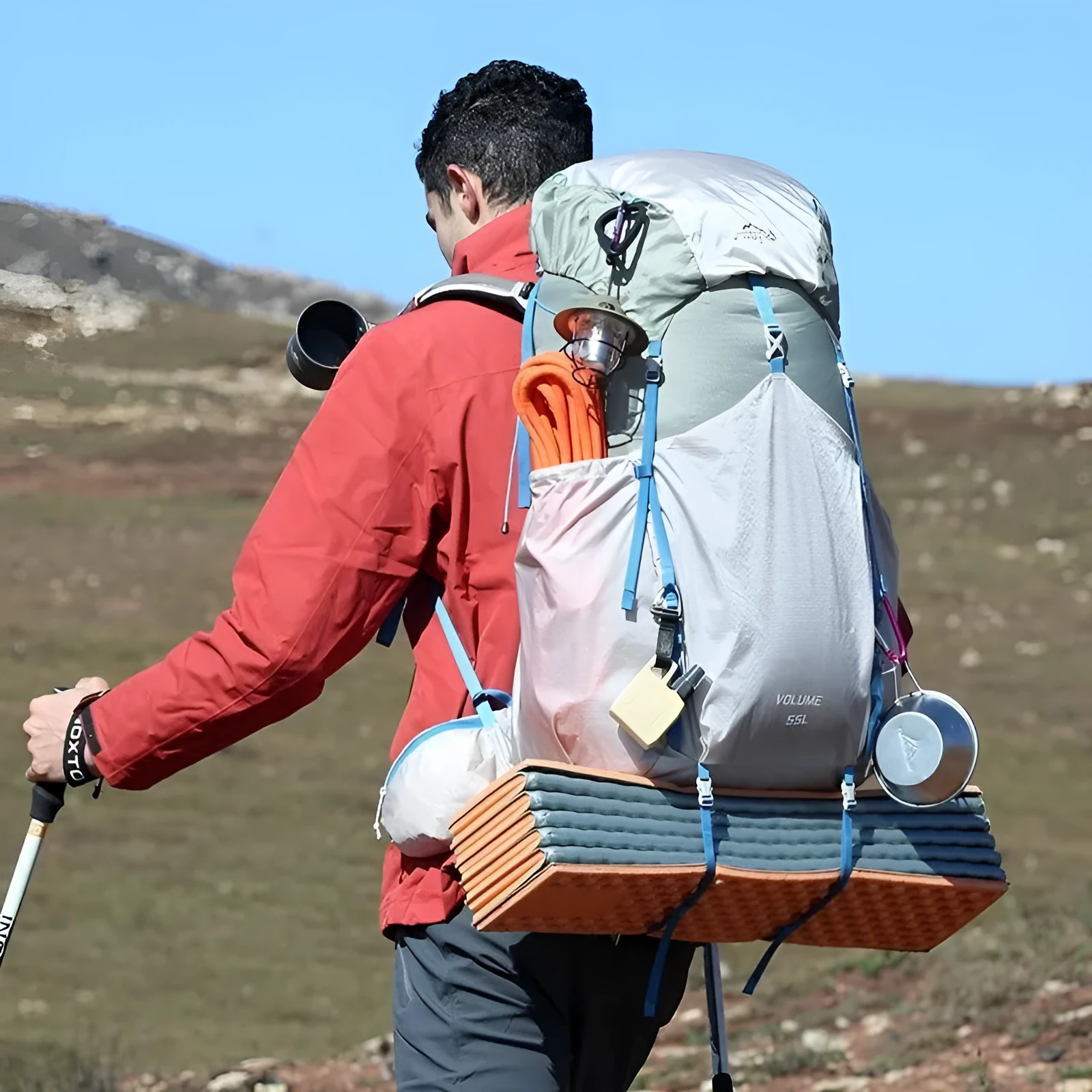 Large capacity hiking backpack in plum colour, polyester material, with optional water bag, outdoor use