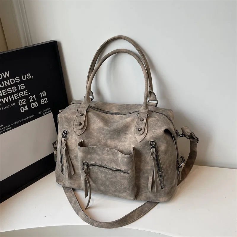 Retro textured women's messenger bag in black PU with stitching detail, 36x25x13cm
