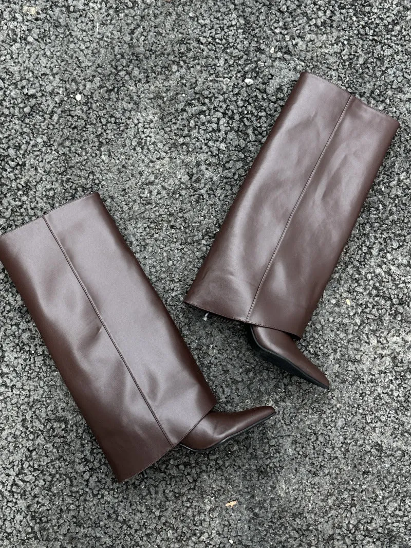 Children's pointed toe wedge heel boots in solid colour microfiber, available in black and brown