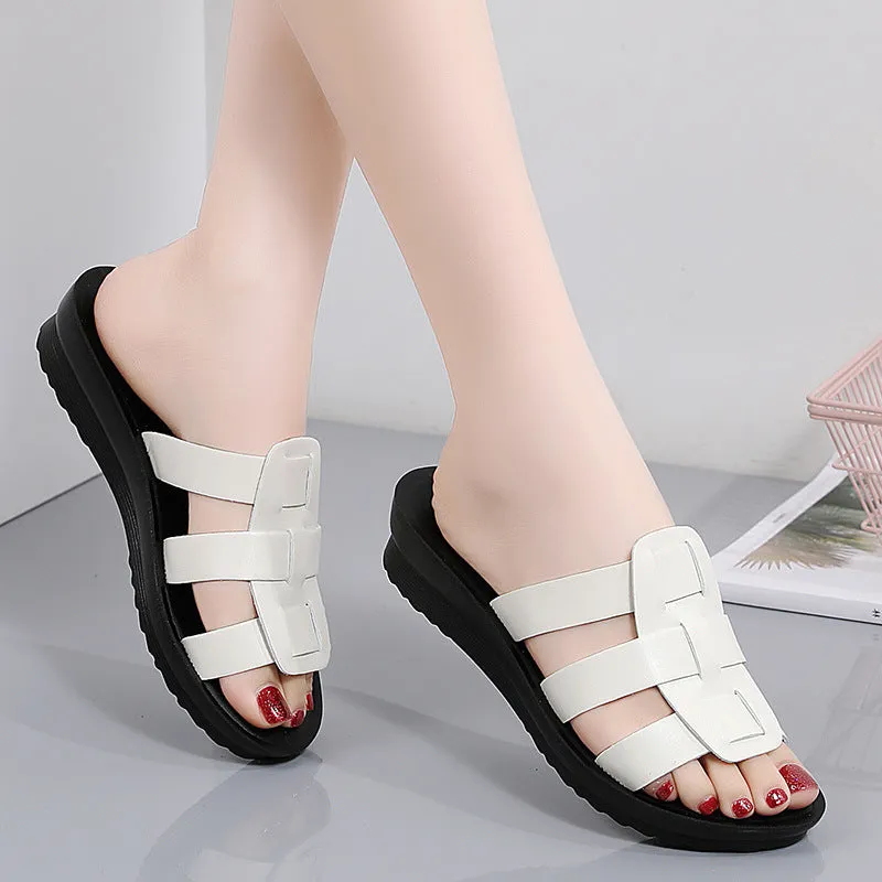 Beige women's flat bottom slippers with waxed leather upper and non-slip sole.