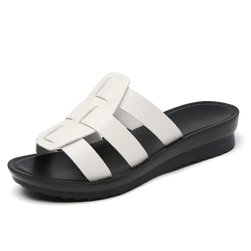 Beige women's flat bottom slippers with waxed leather upper and non-slip sole.