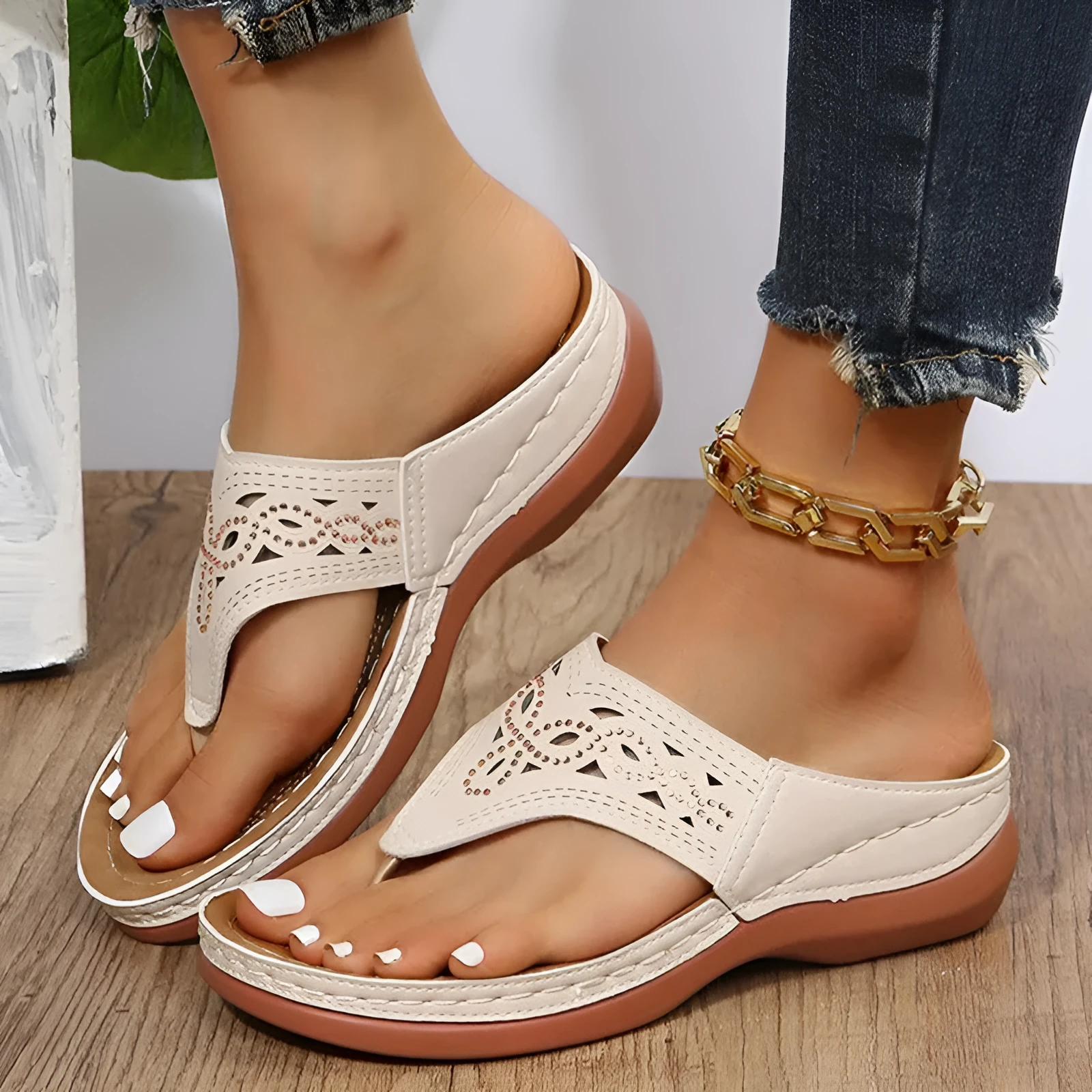 Clip toe wedge sandals for women, PU upper, rhinestone detail, solid colour, composite sole, sizes 35-43