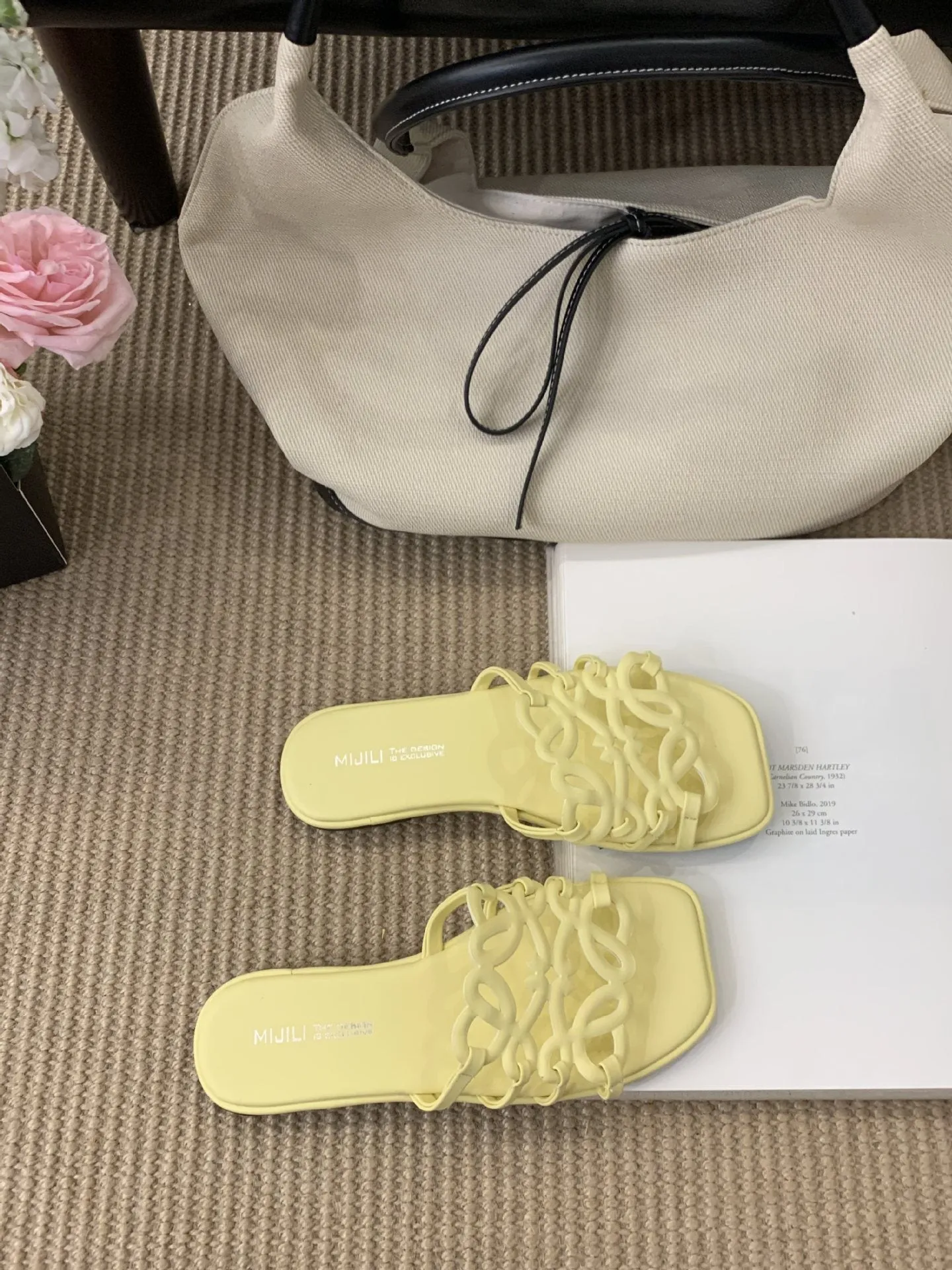 Women's flat Roman style hollow-out beach slippers in solid colour, PU leather upper, sizes 35-39
