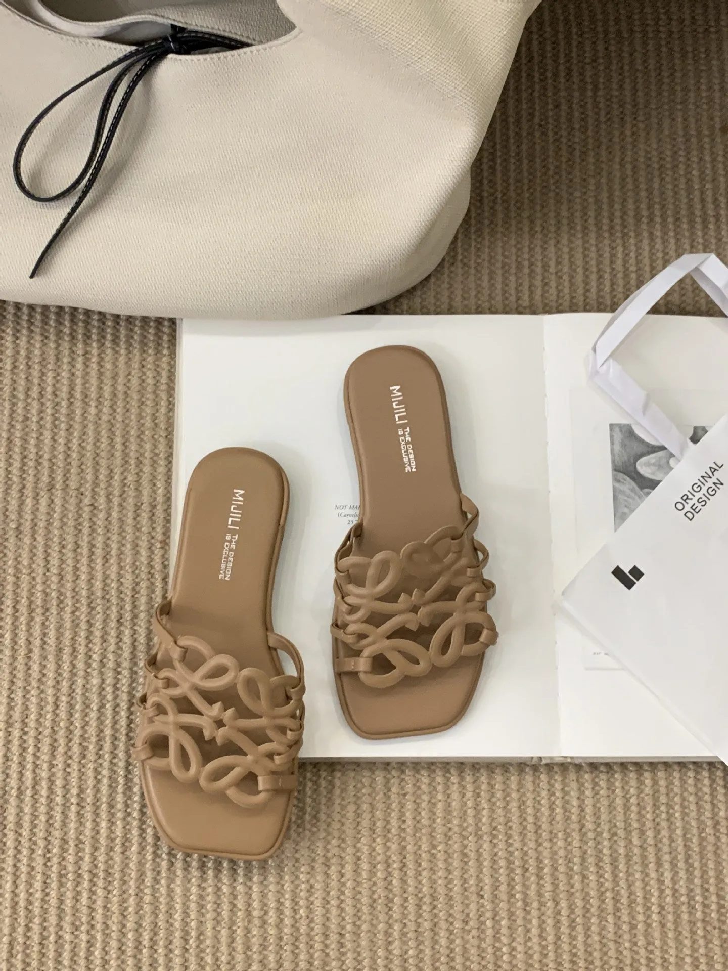 Women's flat Roman style hollow-out beach slippers in solid colour, PU leather upper, sizes 35-39