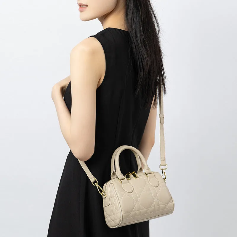 Genuine leather rhombus Boston shoulder messenger bag in cowhide, black colour, 18x11x14cm