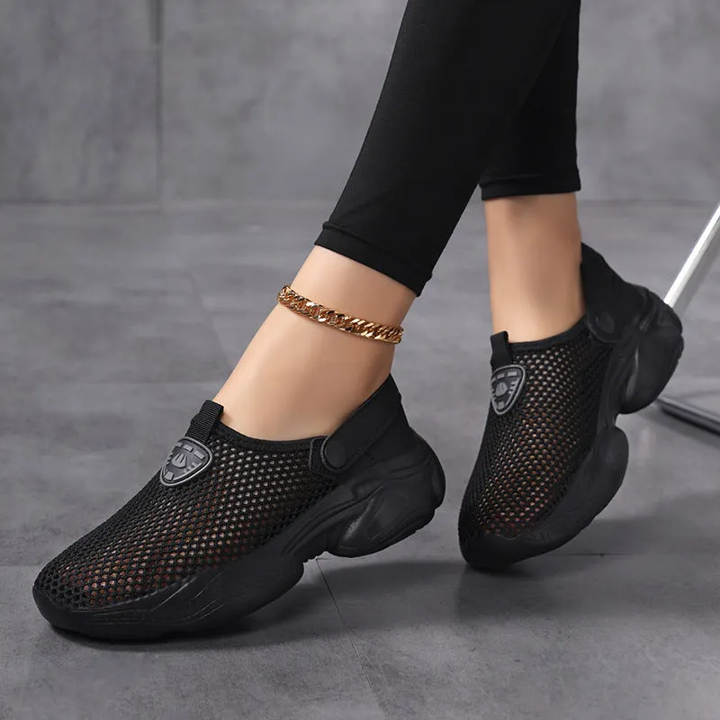 Women's casual sports sandal in beige with Flyknit upper and round toe holder