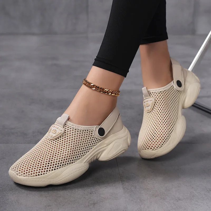 Women's casual sports sandal in beige with Flyknit upper and round toe holder