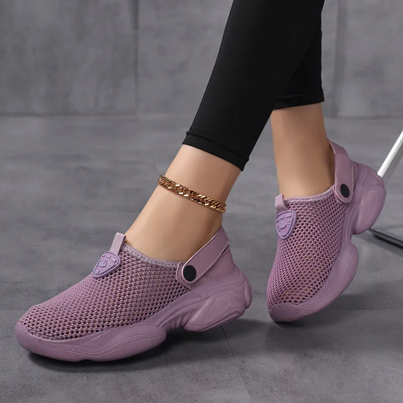 Women's casual sports sandal in beige with Flyknit upper and round toe holder