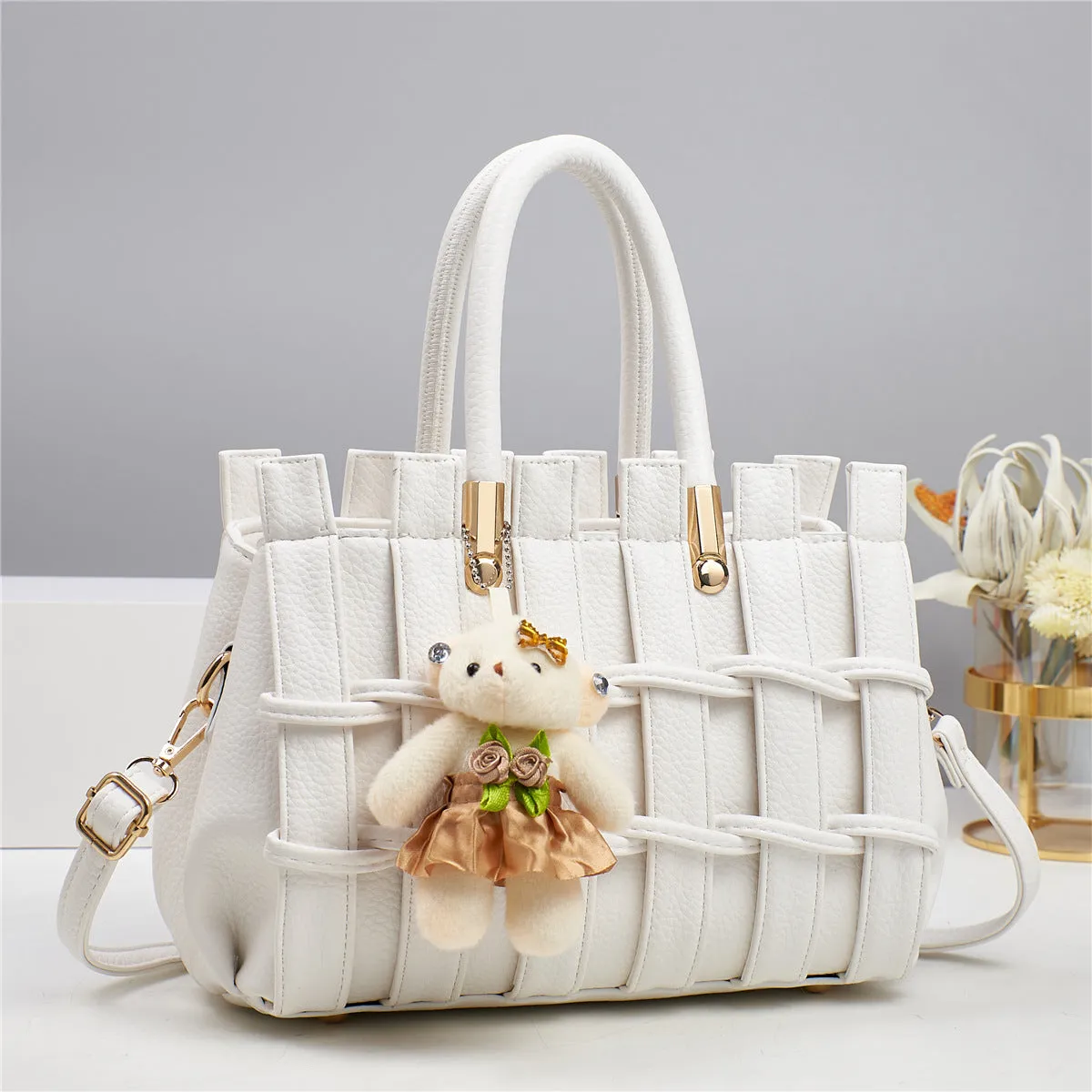 Women's anti-scratch hand-woven PU shoulder bag, horizontal square shape, 28x14x18cm, with sandwich zipper pocket, available in multiple colours