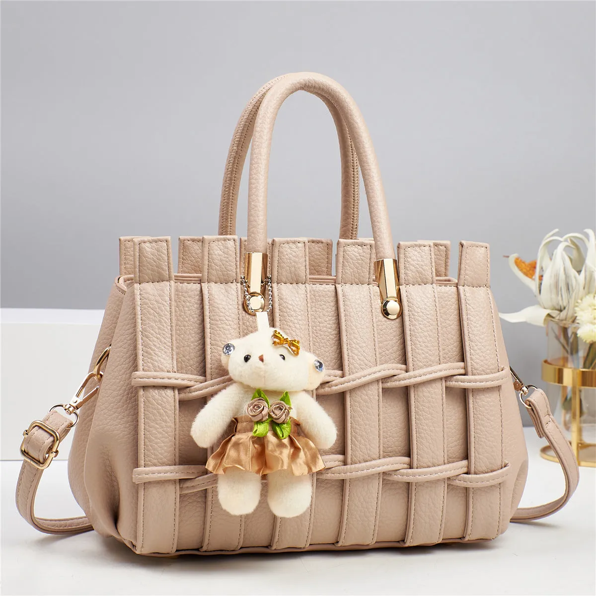 Women's anti-scratch hand-woven PU shoulder bag, horizontal square shape, 28x14x18cm, with sandwich zipper pocket, available in multiple colours