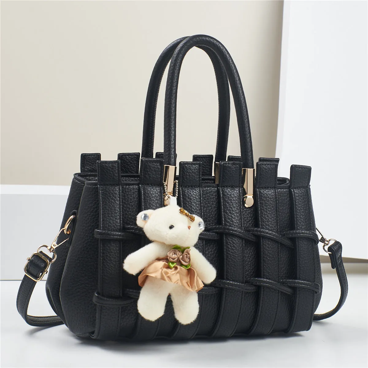 Women's anti-scratch hand-woven PU shoulder bag, horizontal square shape, 28x14x18cm, with sandwich zipper pocket, available in multiple colours