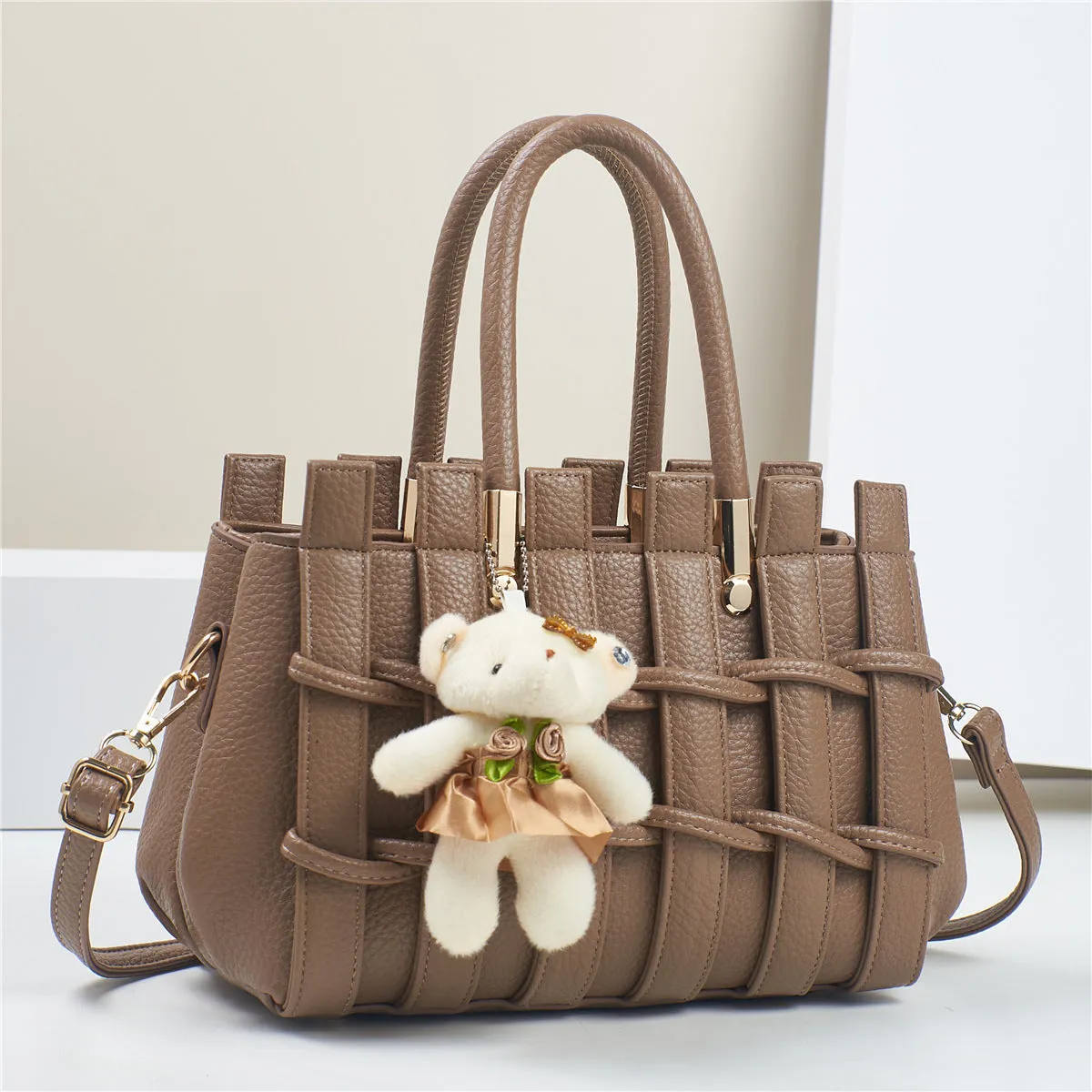 Women's anti-scratch hand-woven PU shoulder bag, horizontal square shape, 28x14x18cm, with sandwich zipper pocket, available in multiple colours