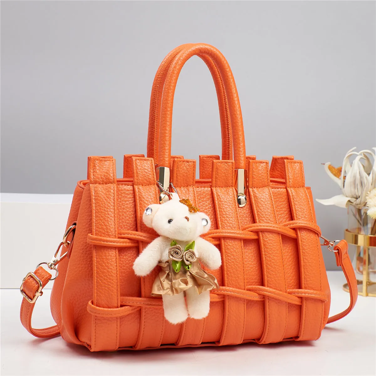 Women's anti-scratch hand-woven PU shoulder bag, horizontal square shape, 28x14x18cm, with sandwich zipper pocket, available in multiple colours