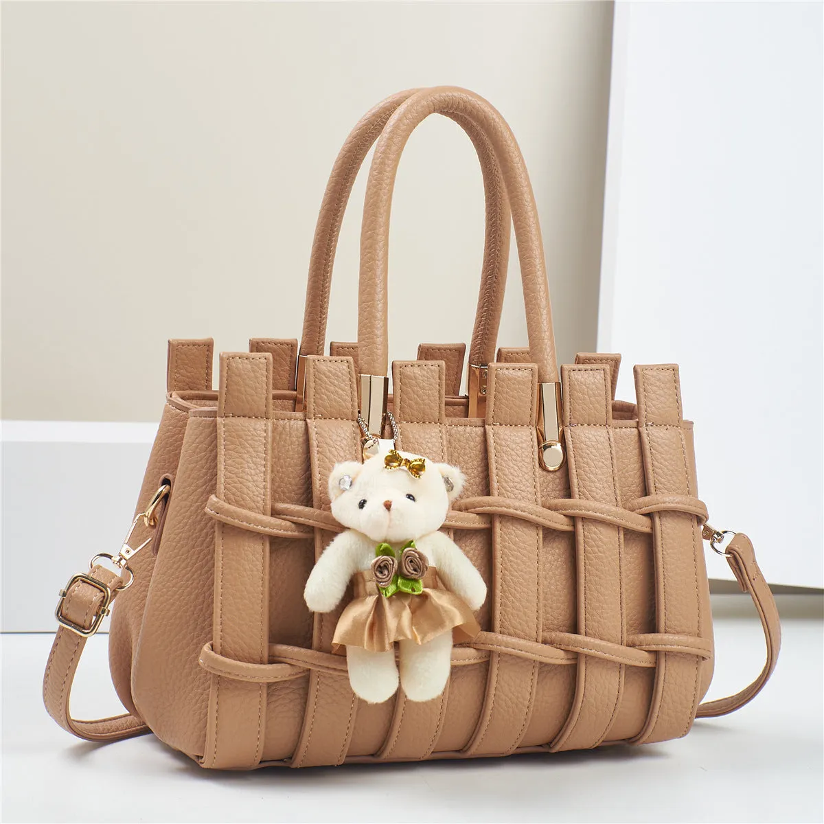 Women's anti-scratch hand-woven PU shoulder bag, horizontal square shape, 28x14x18cm, with sandwich zipper pocket, available in multiple colours