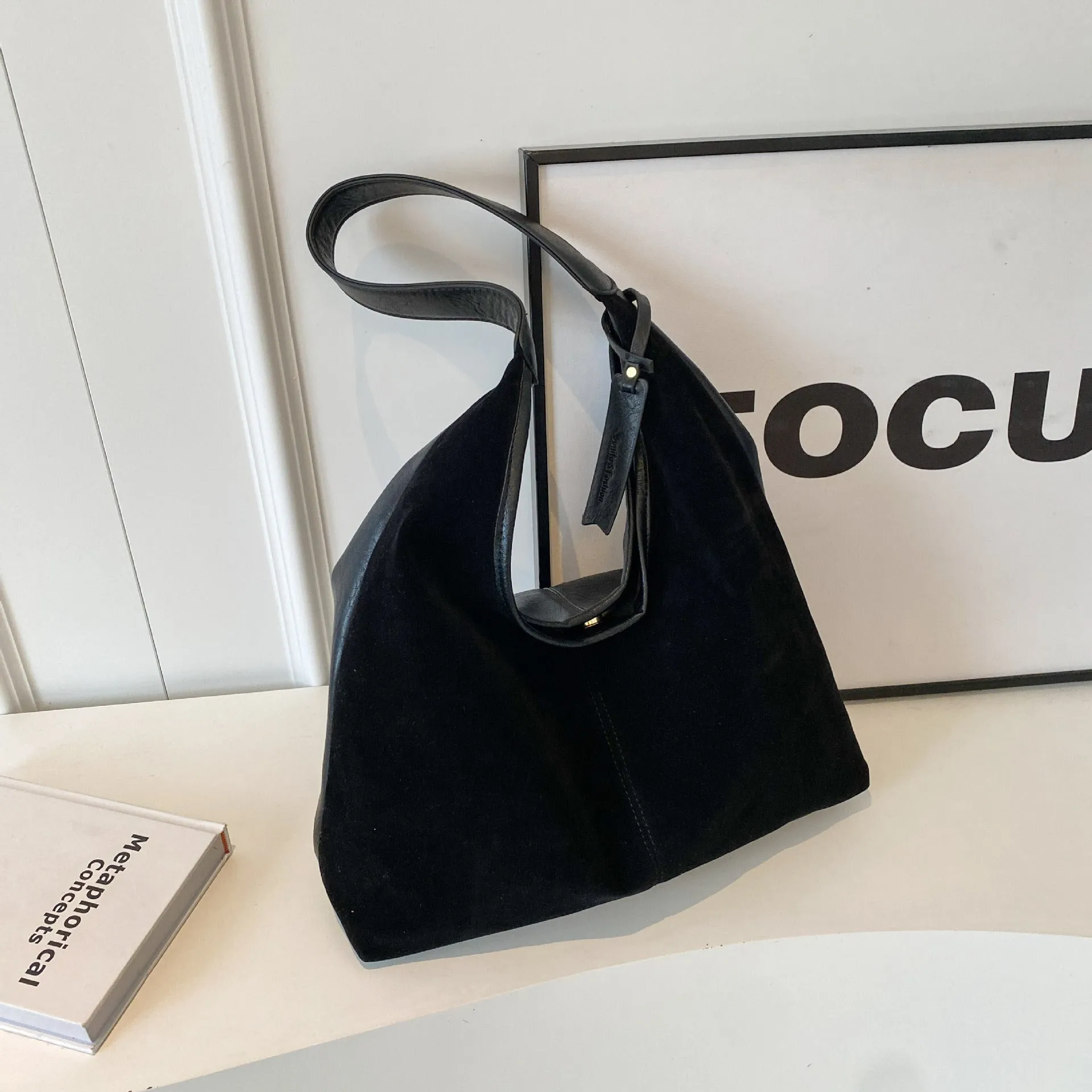 Retro PU shoulder bag with suede stitching and bucket shape in brown colour