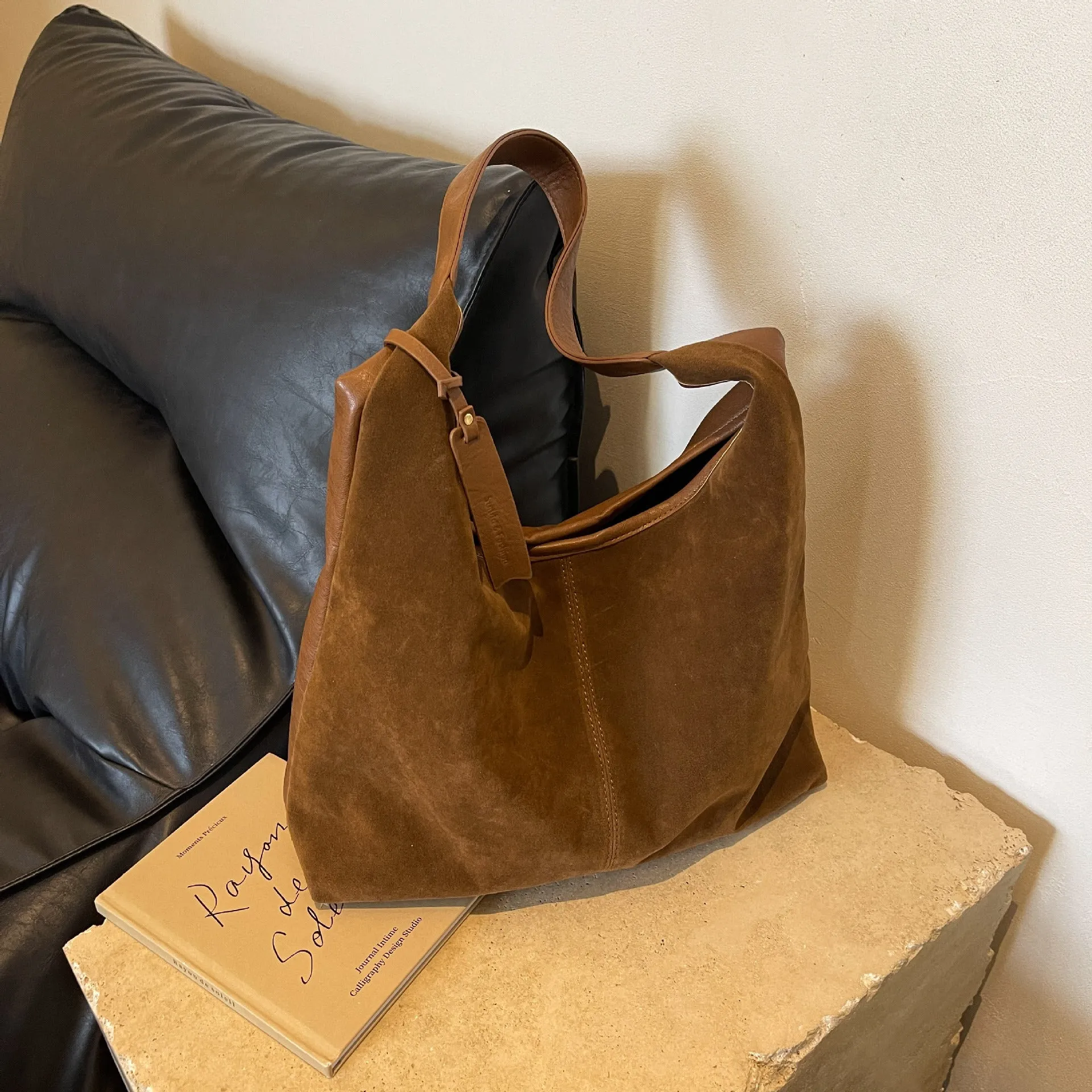 Retro PU shoulder bag with suede stitching and bucket shape in brown colour
