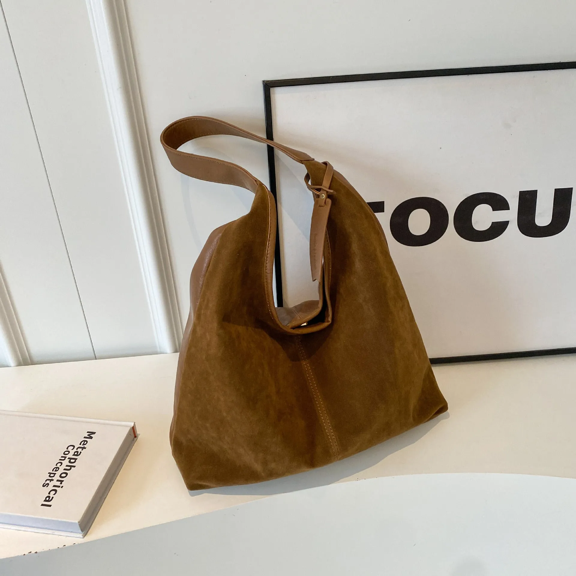 Retro PU shoulder bag with suede stitching and bucket shape in brown colour