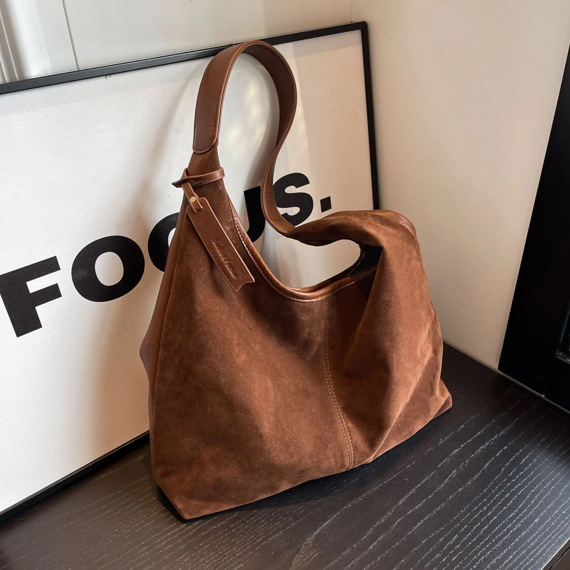 Retro PU shoulder bag with suede stitching and bucket shape in brown colour