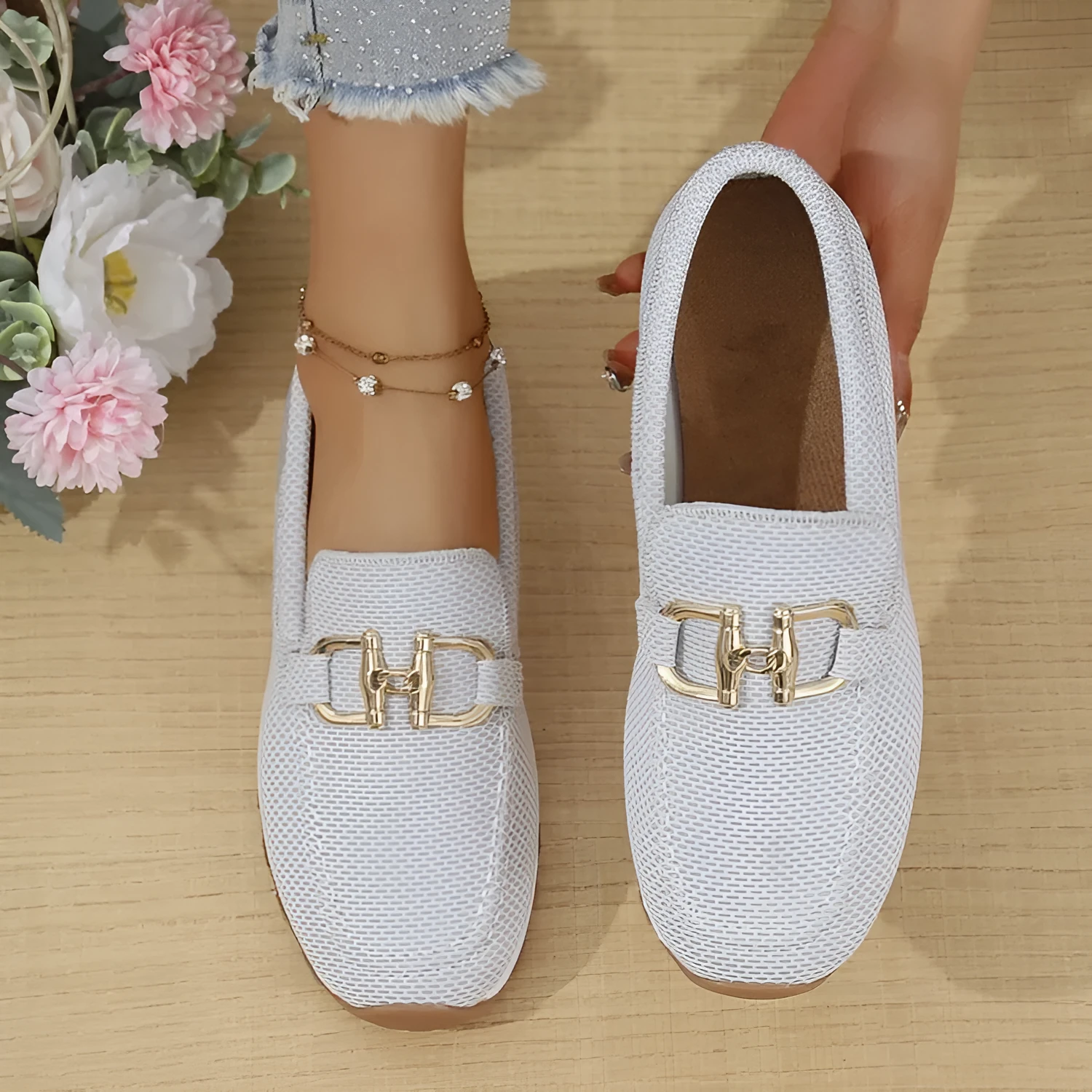 Women's flat canvas sneakers in solid colour, low top, round toe, rubber sole, white black blue khaki