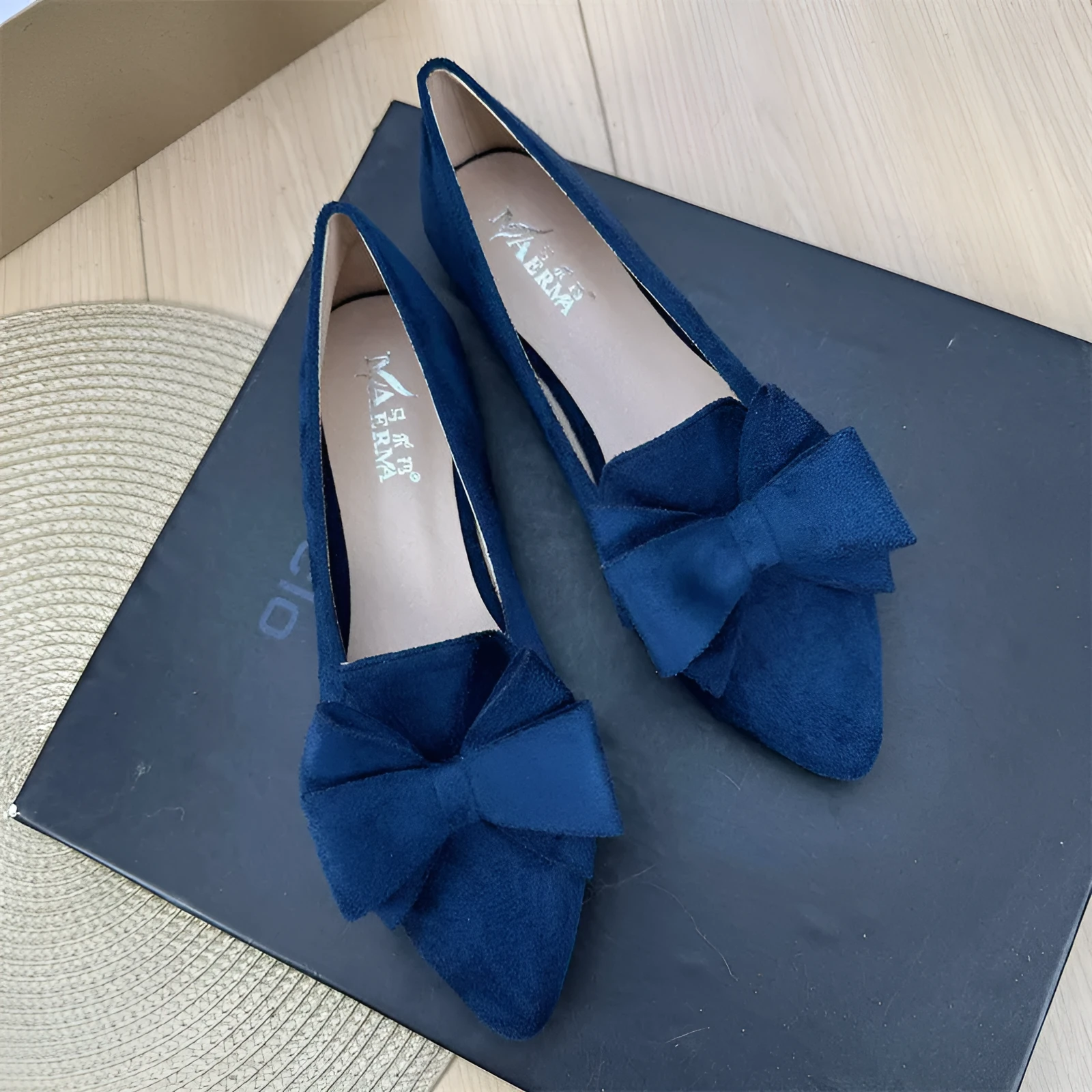 Women's solid colour bow pointed flat shoes with chunky heel and round toe in wine red colour