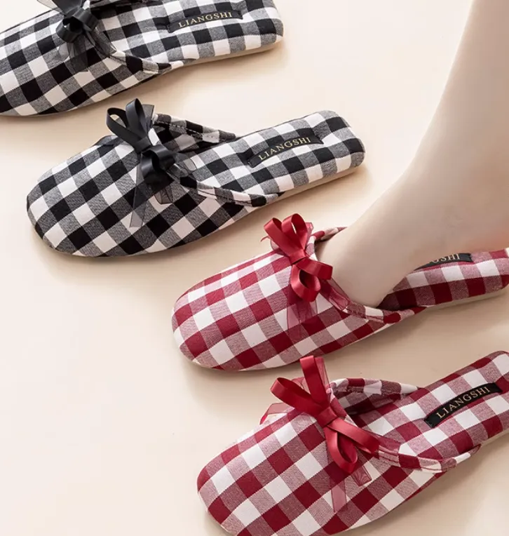 Sweet Ins style ribbon bow cotton cloth flat heel non-slip slippers in black and white