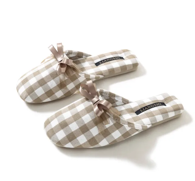 Sweet Ins style ribbon bow cotton cloth flat heel non-slip slippers in black and white