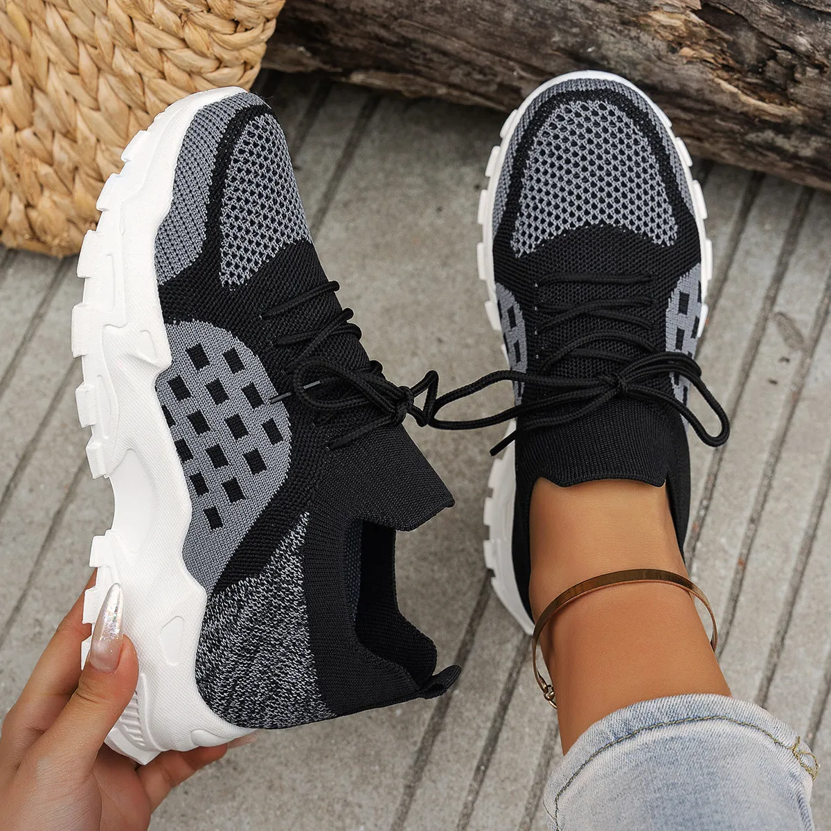 Women's breathable Flyknit casual sneakers, low-top, non-slip rubber sole, light pink colour