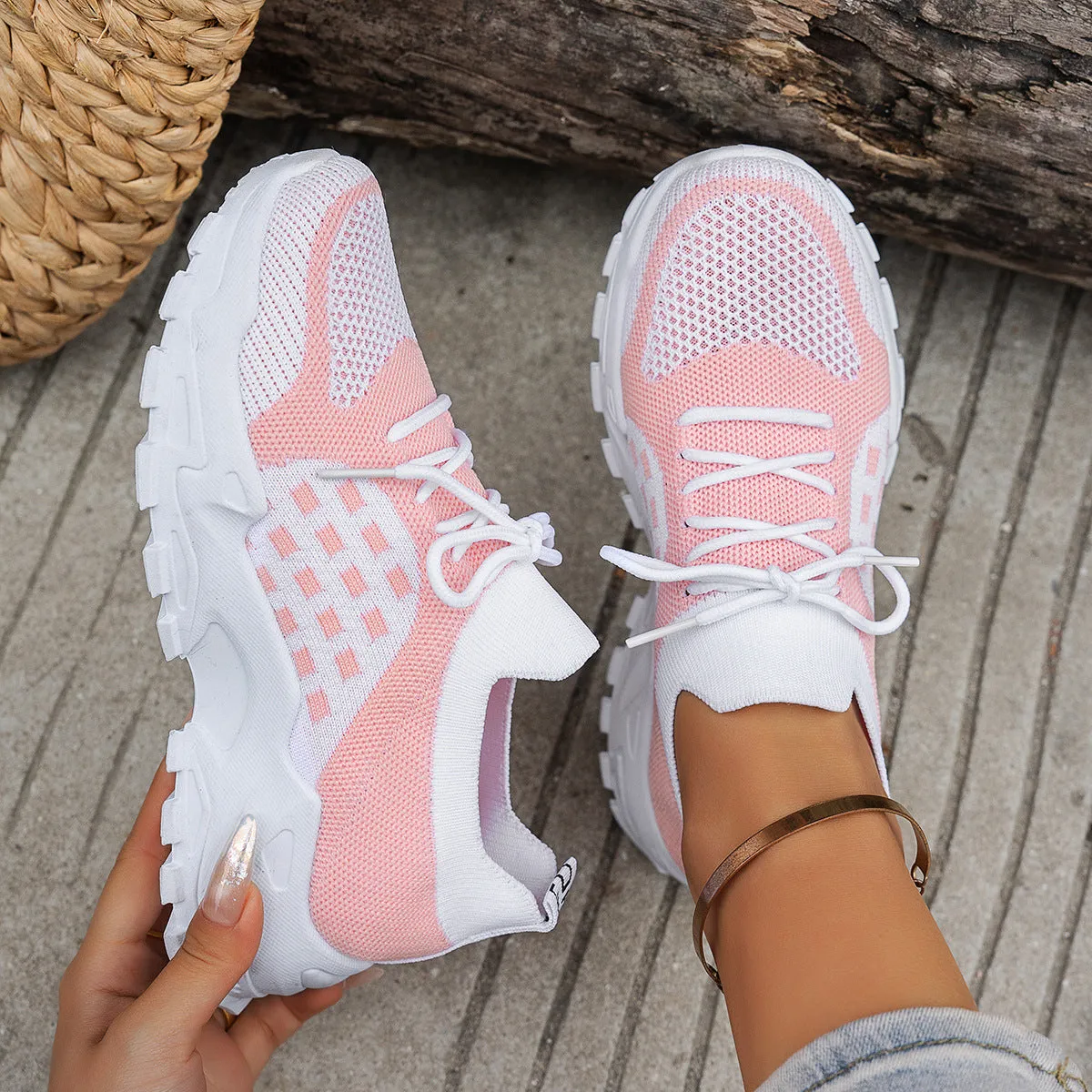 Women's breathable Flyknit casual sneakers, low-top, non-slip rubber sole, light pink colour