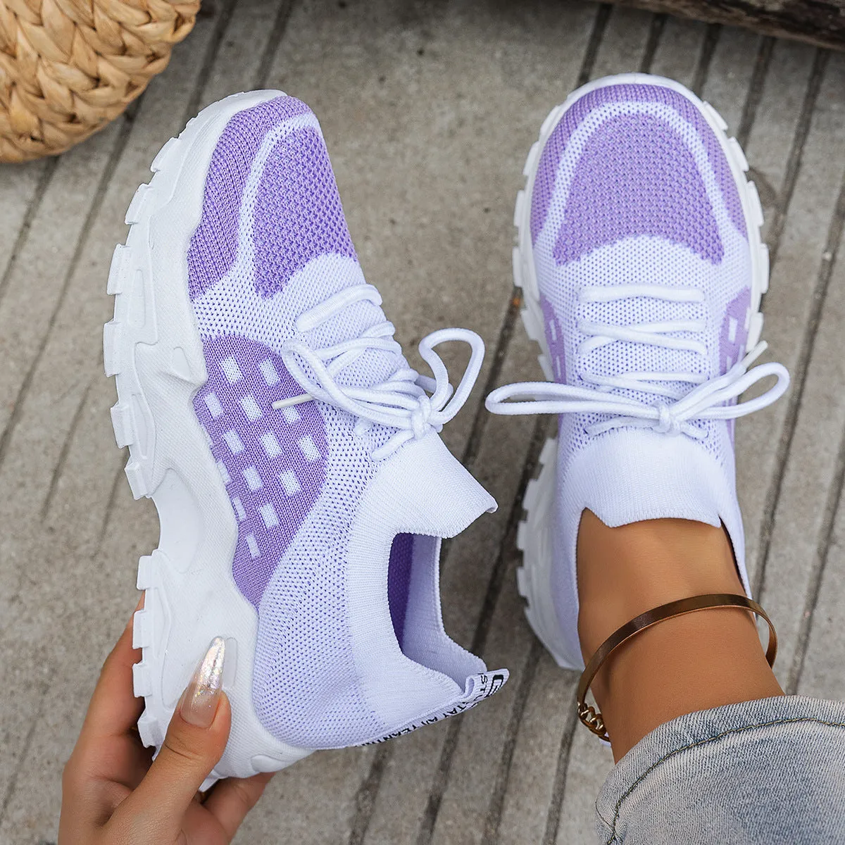 Women's breathable Flyknit casual sneakers, low-top, non-slip rubber sole, light pink colour
