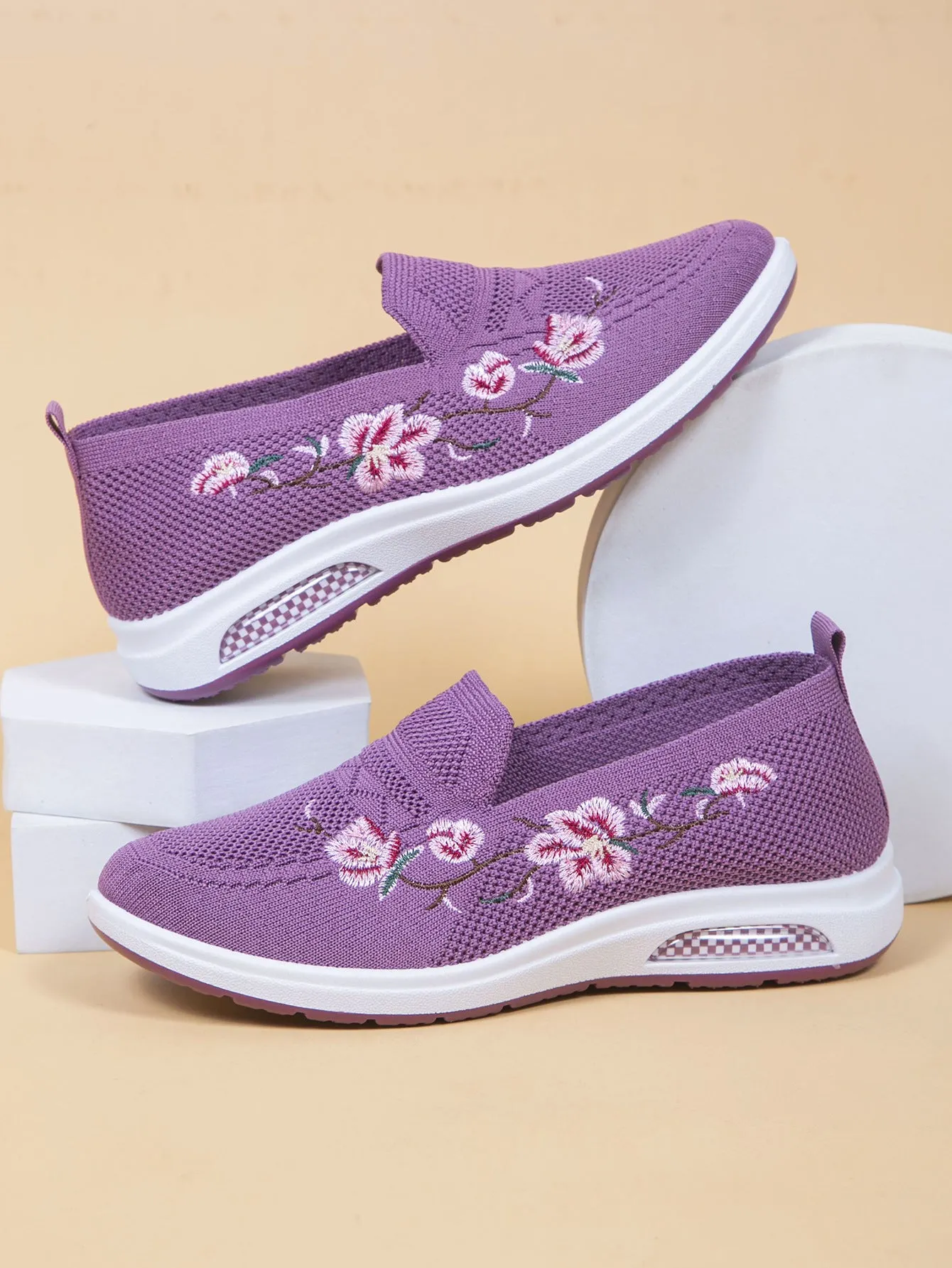 Women's embroidered breathable cloth shoes with soft rubber sole, flat heel, and round toe in multiple colours