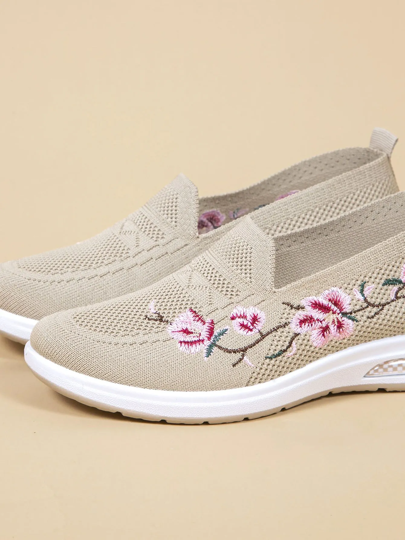 Women's embroidered breathable cloth shoes with soft rubber sole, flat heel, and round toe in multiple colours