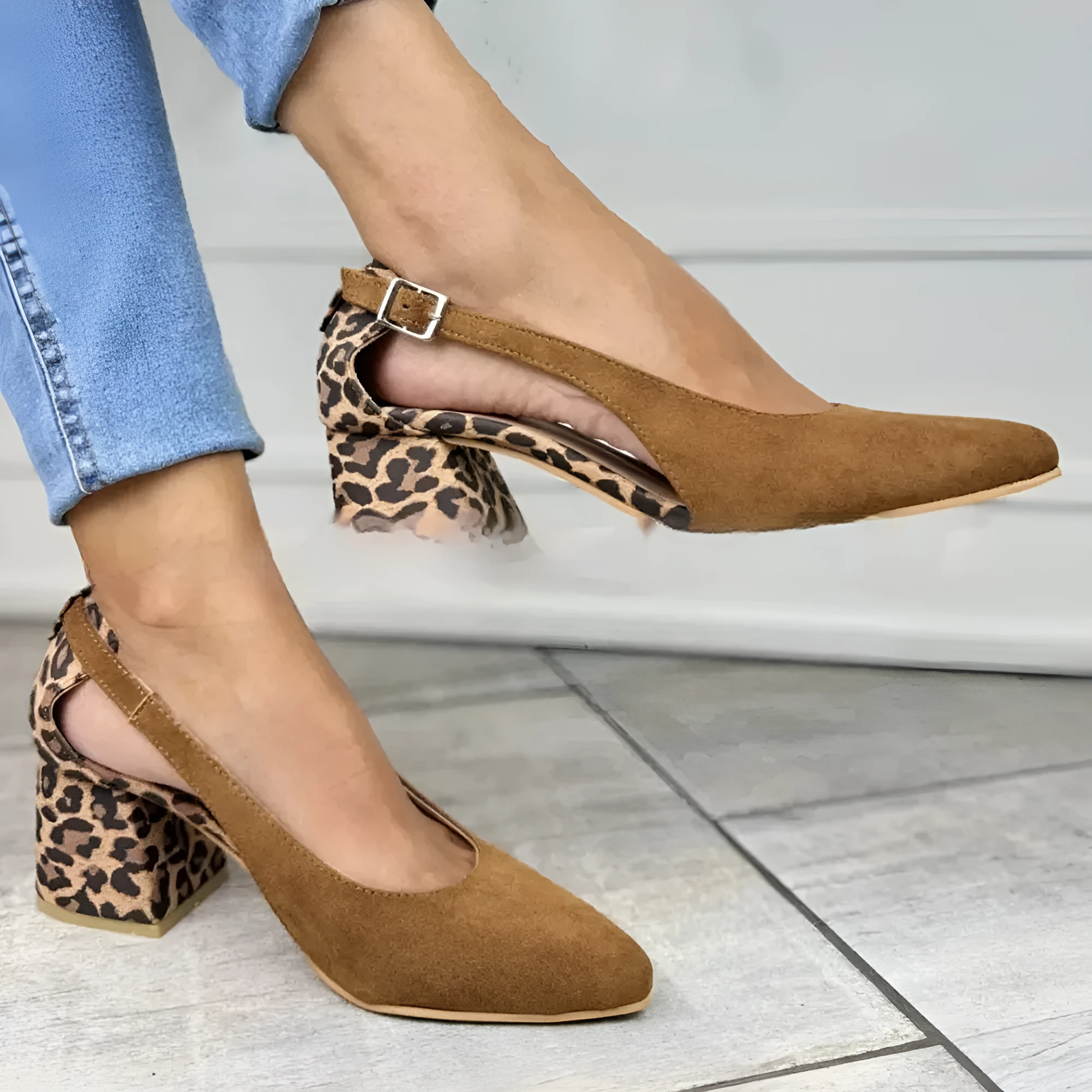 Brown pointed leopard print toe-loop sandals for women with PU upper