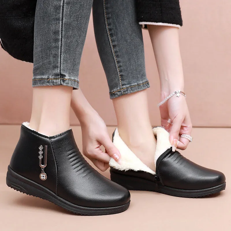 Winter cotton shoes for elderly with soft sole and flat heel, solid colour design