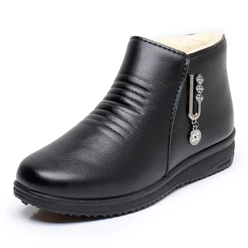 Winter cotton shoes for elderly with soft sole and flat heel, solid colour design
