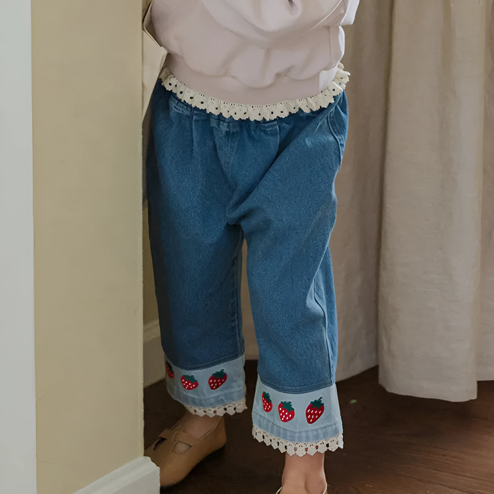 Lace patchwork embroidered strawberry casual toddler jeans, cotton denim, mid waist, hairband belt, suitable for 90-150cm height